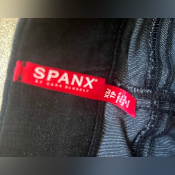 NWT Spanx Distressed Ankle Skinny Jeans, Vintage Black XS - Picture 9 of 10